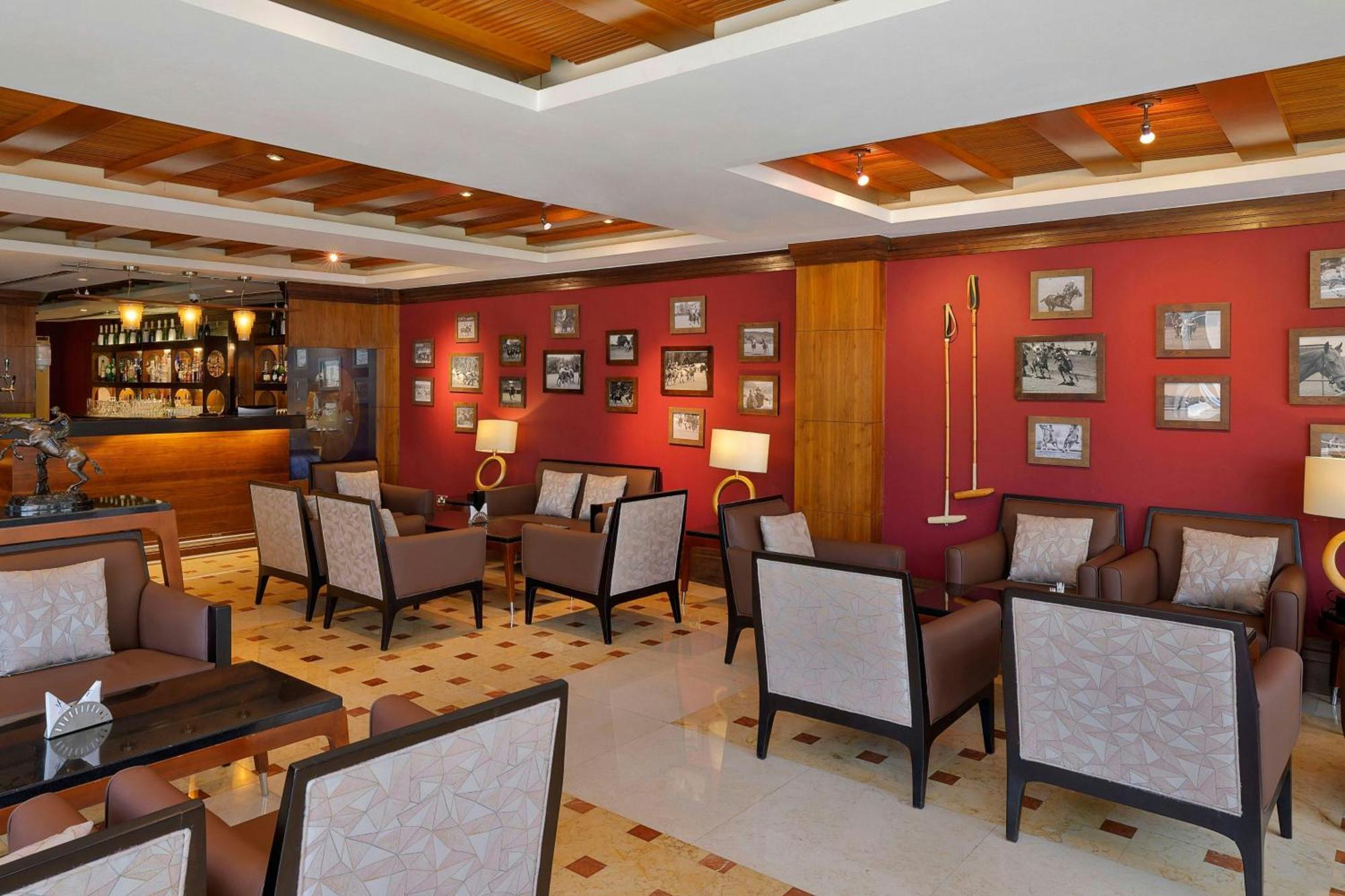 Al Habtoor Grand Resort, Autograph Collection Dubai Ngoại thất bức ảnh The lounge at the airport