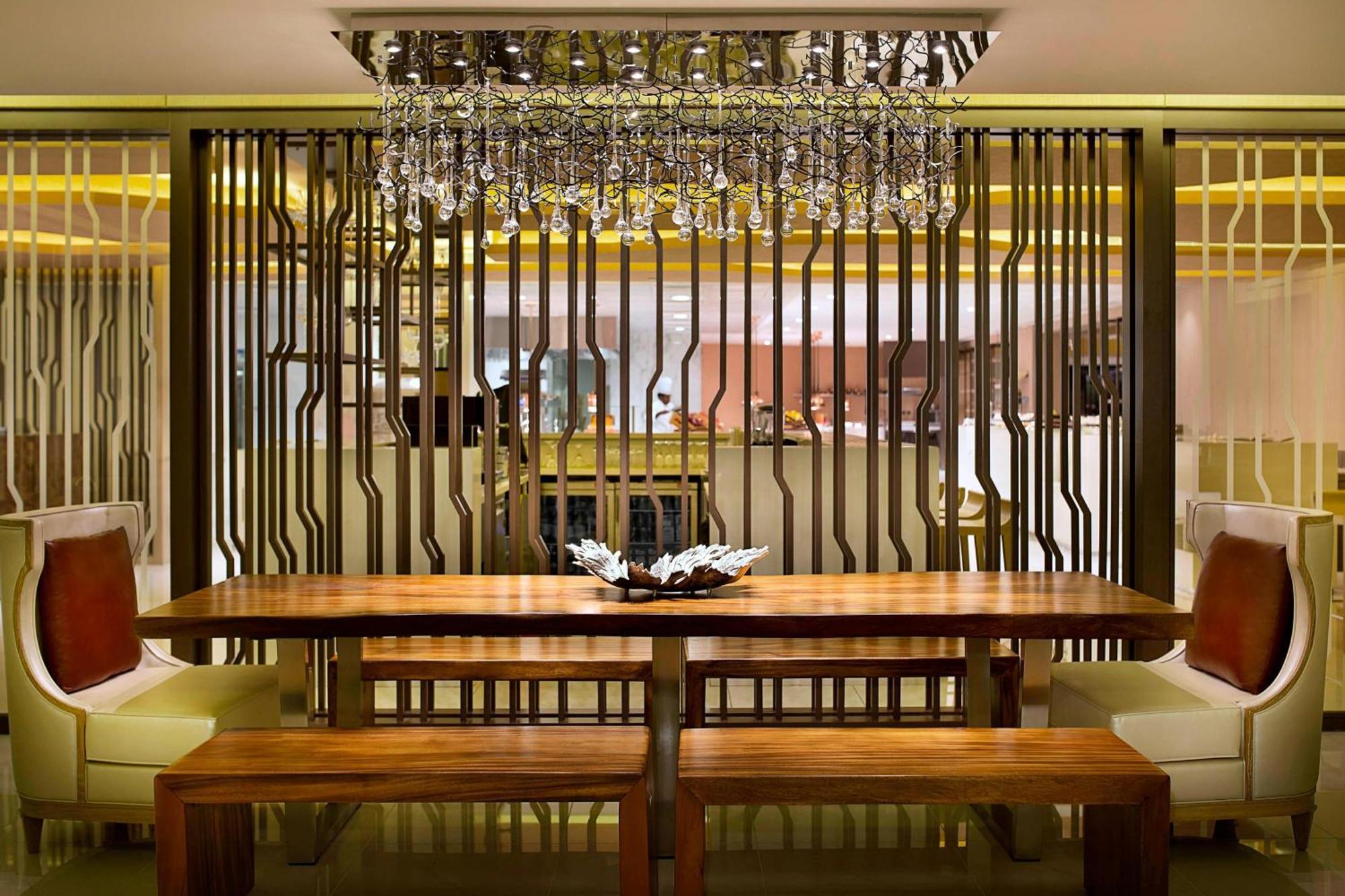 Al Habtoor Grand Resort, Autograph Collection Dubai Ngoại thất bức ảnh The interior of the lounge