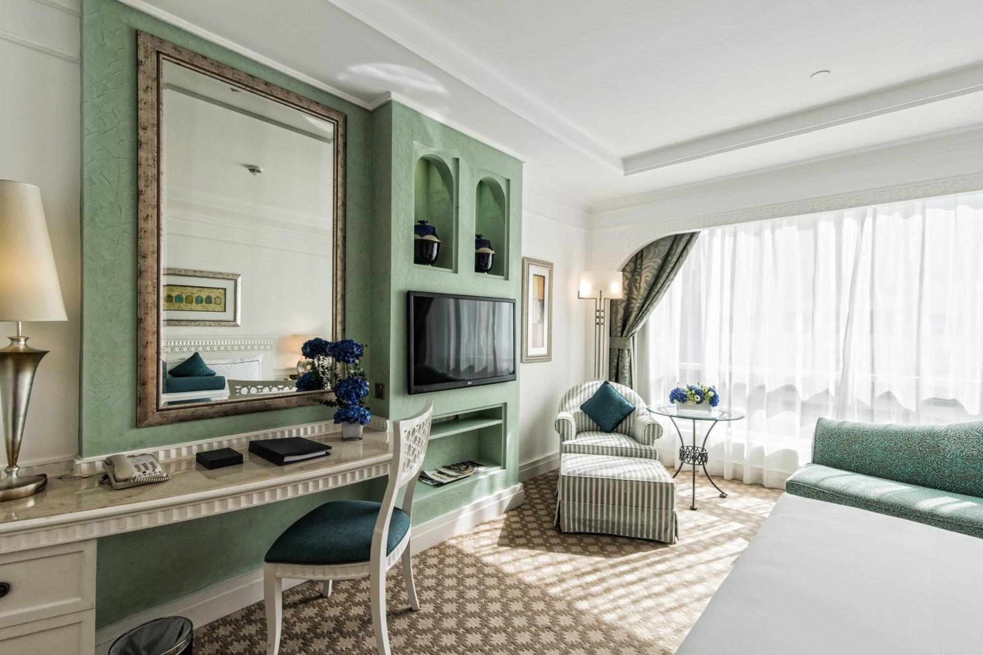 Al Habtoor Grand Resort, Autograph Collection Dubai Ngoại thất bức ảnh A suite at the hotel