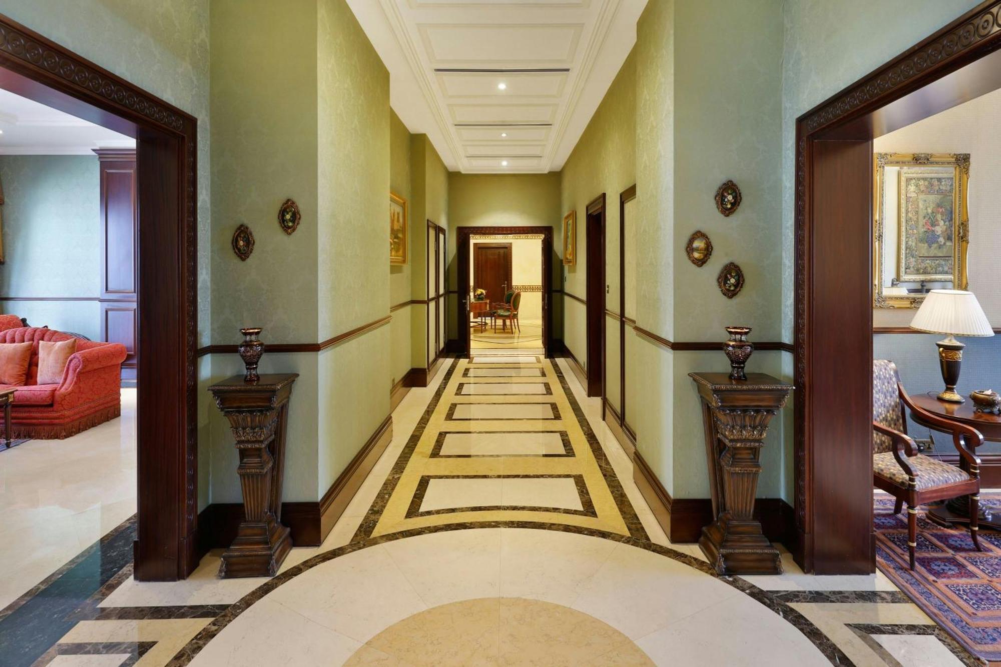 Al Habtoor Grand Resort, Autograph Collection Dubai Ngoại thất bức ảnh A corridor